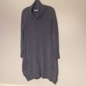 Simply Couture grey turtleneck tunic with two front pockets.  Adorable!